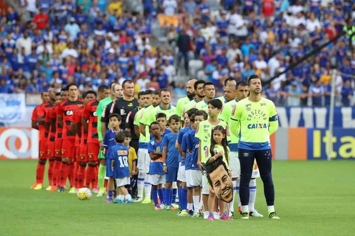 Imagens do confronto entre Cruzeiro e Sport