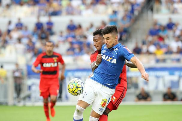 Imagens do confronto entre Cruzeiro e Sport