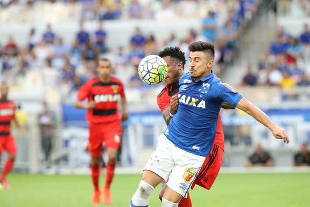 Imagens do confronto entre Cruzeiro e Sport