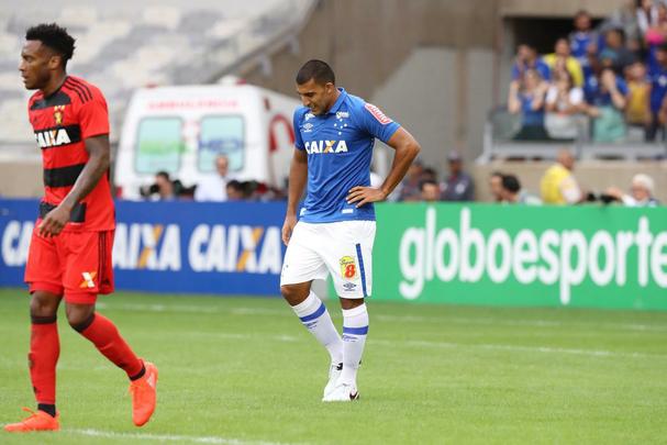 Imagens do confronto entre Cruzeiro e Sport