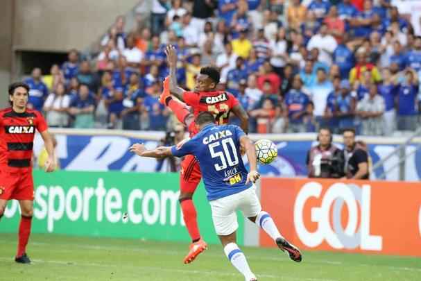 Imagens do confronto entre Cruzeiro e Sport