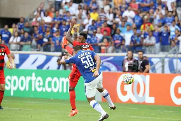 Imagens do confronto entre Cruzeiro e Sport
