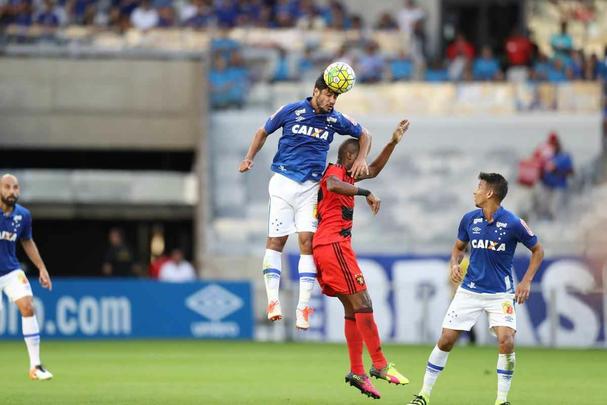 Imagens do confronto entre Cruzeiro e Sport