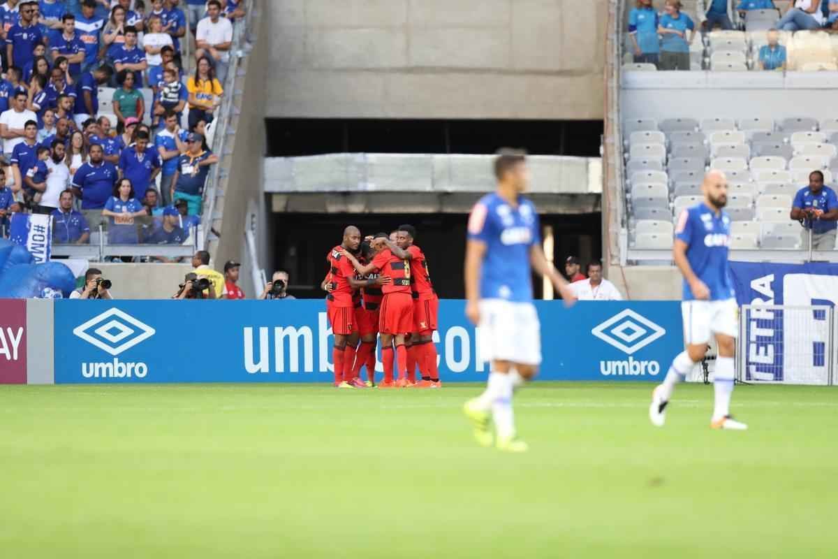 Imagens do confronto entre Cruzeiro e Sport