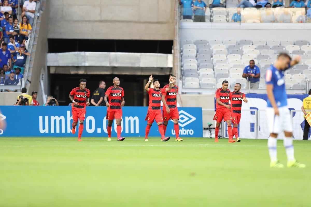 Imagens do confronto entre Cruzeiro e Sport