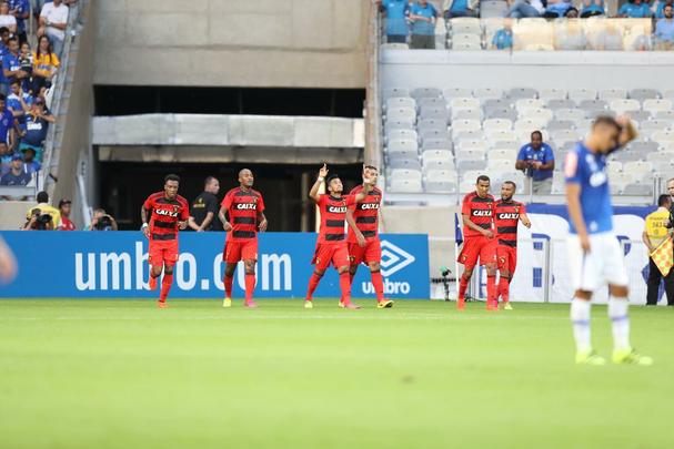 Imagens do confronto entre Cruzeiro e Sport