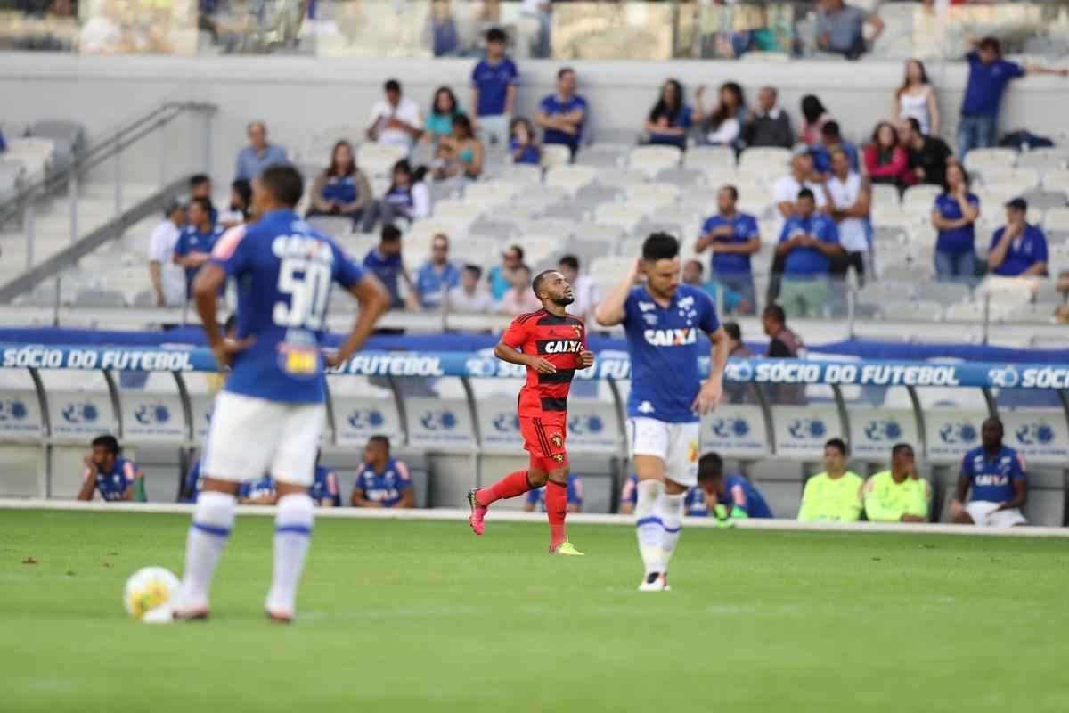 Imagens do confronto entre Cruzeiro e Sport