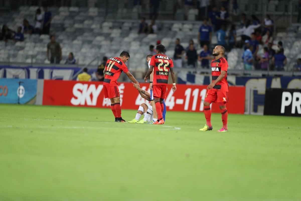 Torcedores e jogadores se mostraram frustrados com a derrota por 2 a 1 para o Sport no Mineiro