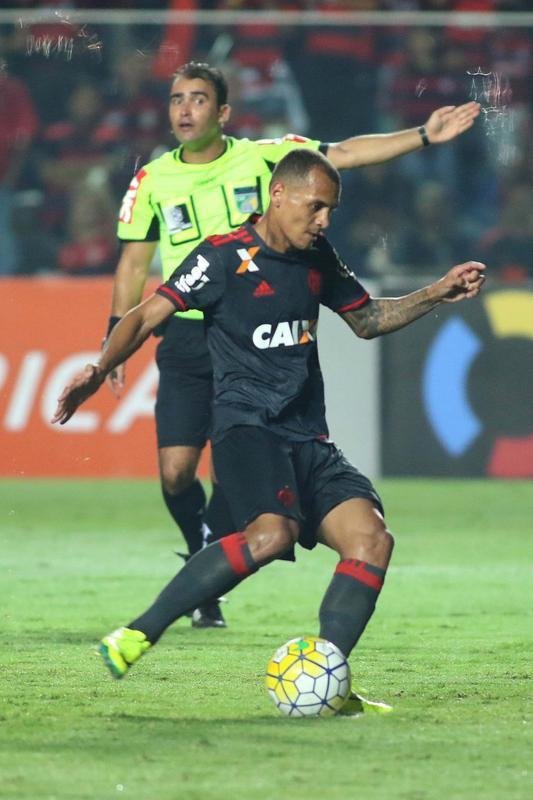 Fotos da derrota do Amrica para o Flamengo em Cariacica