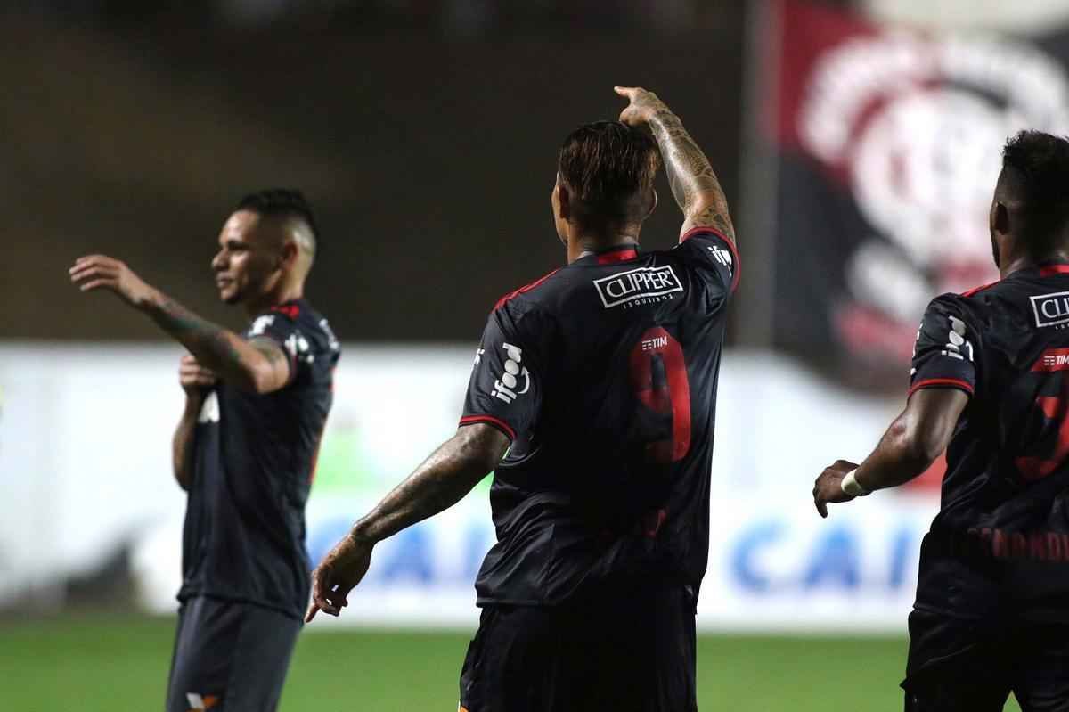 Fotos da derrota do Amrica para o Flamengo em Cariacica