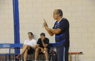 Tcnico da Seleo Polonesa Masculina de Vlei visitou Marcelo Mendez durante treino do Cruzeiro em BH