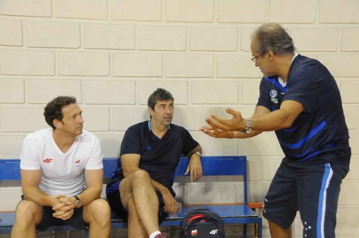 Tcnico da Seleo Polonesa Masculina de Vlei visitou Marcelo Mendez durante treino do Cruzeiro em BH