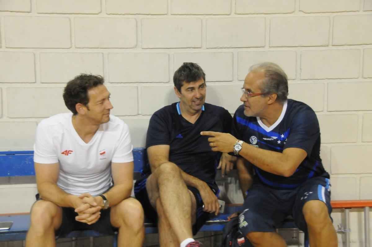 Tcnico da Seleo Polonesa Masculina de Vlei visitou Marcelo Mendez durante treino do Cruzeiro em BH