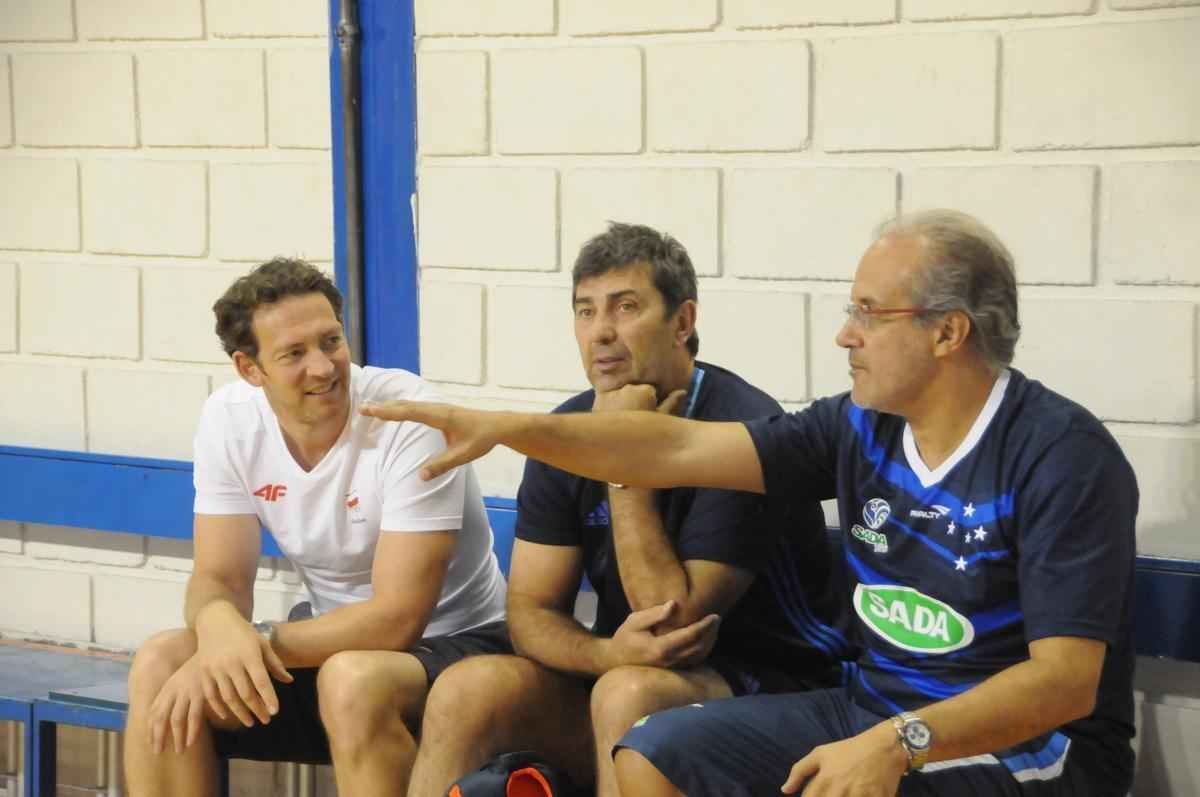 Tcnico da Seleo Polonesa Masculina de Vlei visitou Marcelo Mendez durante treino do Cruzeiro em BH