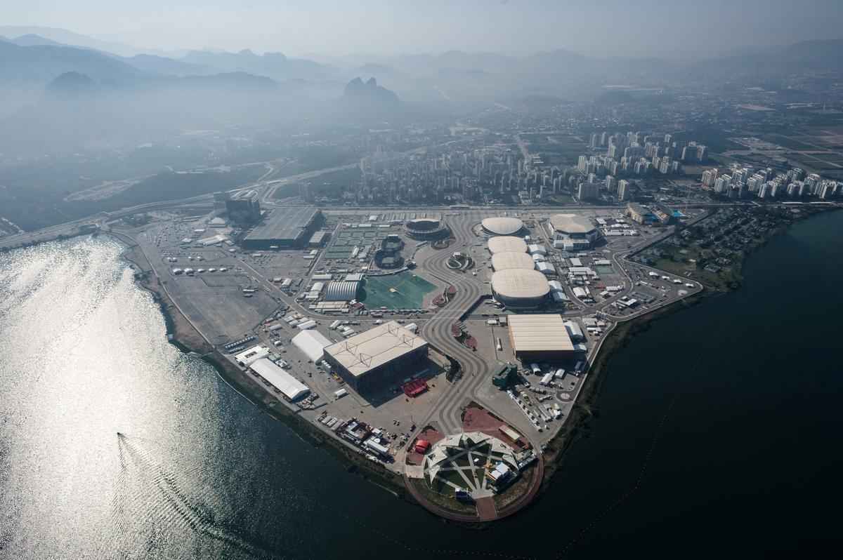 Rio de Janeiro visto de cima a alguns dias dos Jogos 2016. Parque Olmpico do Barra