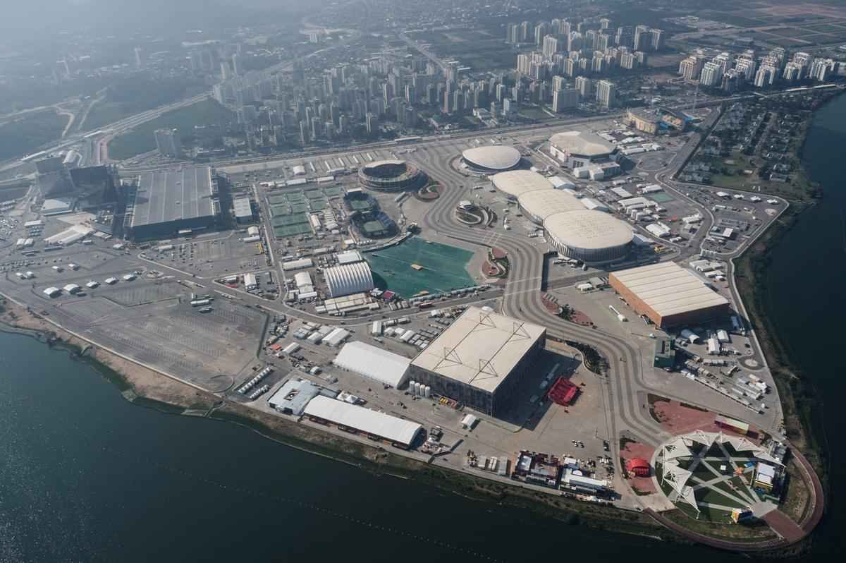 Rio de Janeiro visto de cima a alguns dias dos Jogos 2016. Parque Olmpico do Barra