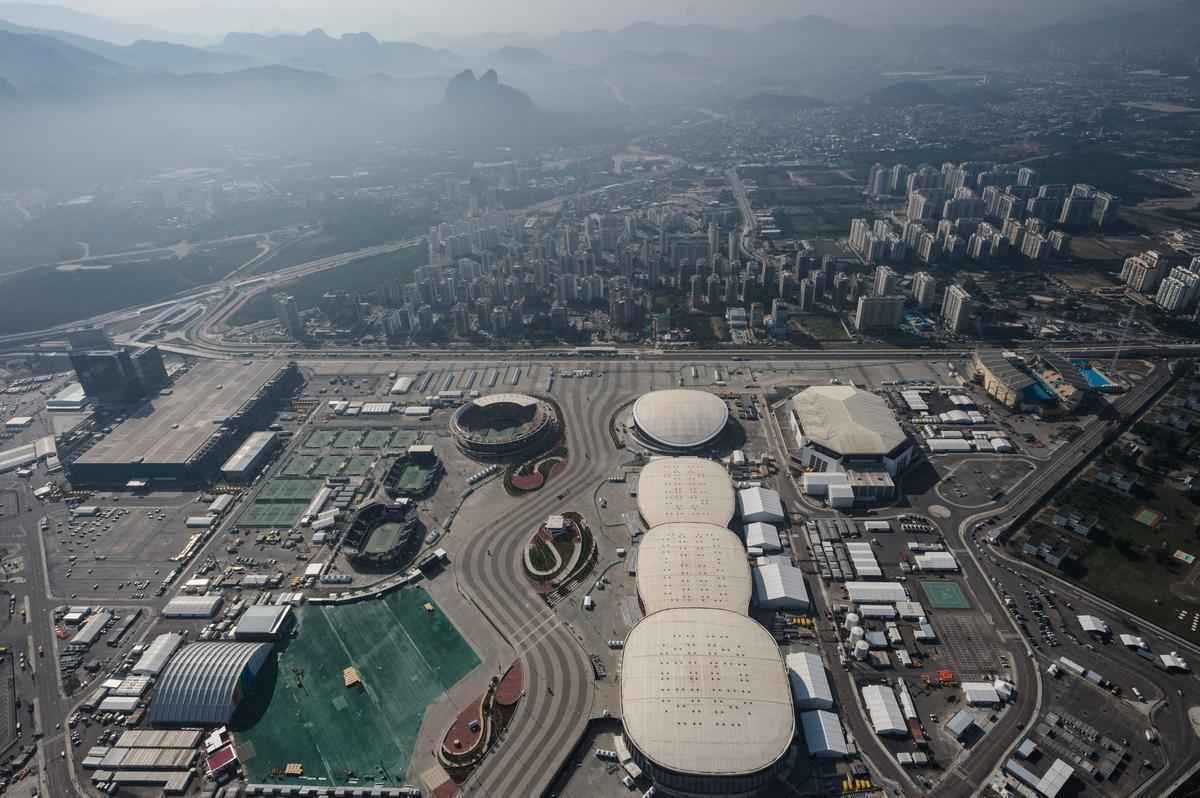 Rio de Janeiro visto de cima a alguns dias dos Jogos 2016. Parque Olmpico do Barra