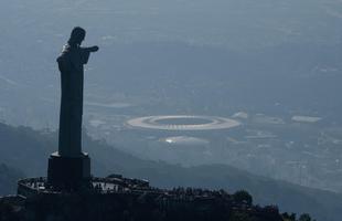 Rio de Janeiro visto de cima a alguns dias dos Jogos Olmpicos 2016. Cristo Redentor