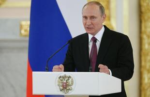 Atletas russos so recepcionados pelo presidente Vladimir Putin