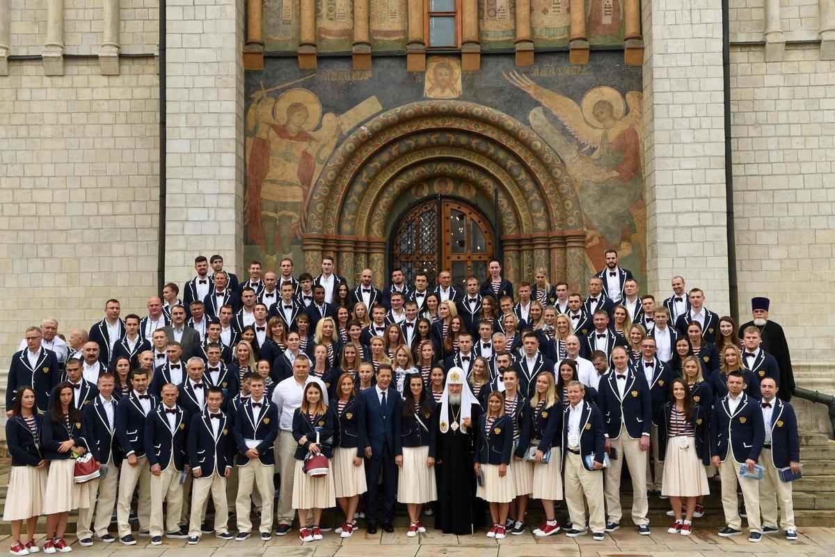 Atletas russos so recepcionados pelo presidente Vladimir Putin