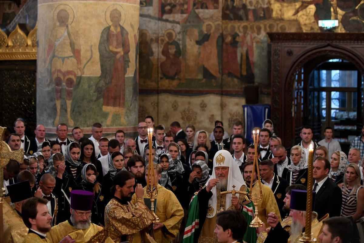 Atletas russos so recepcionados pelo presidente Vladimir Putin