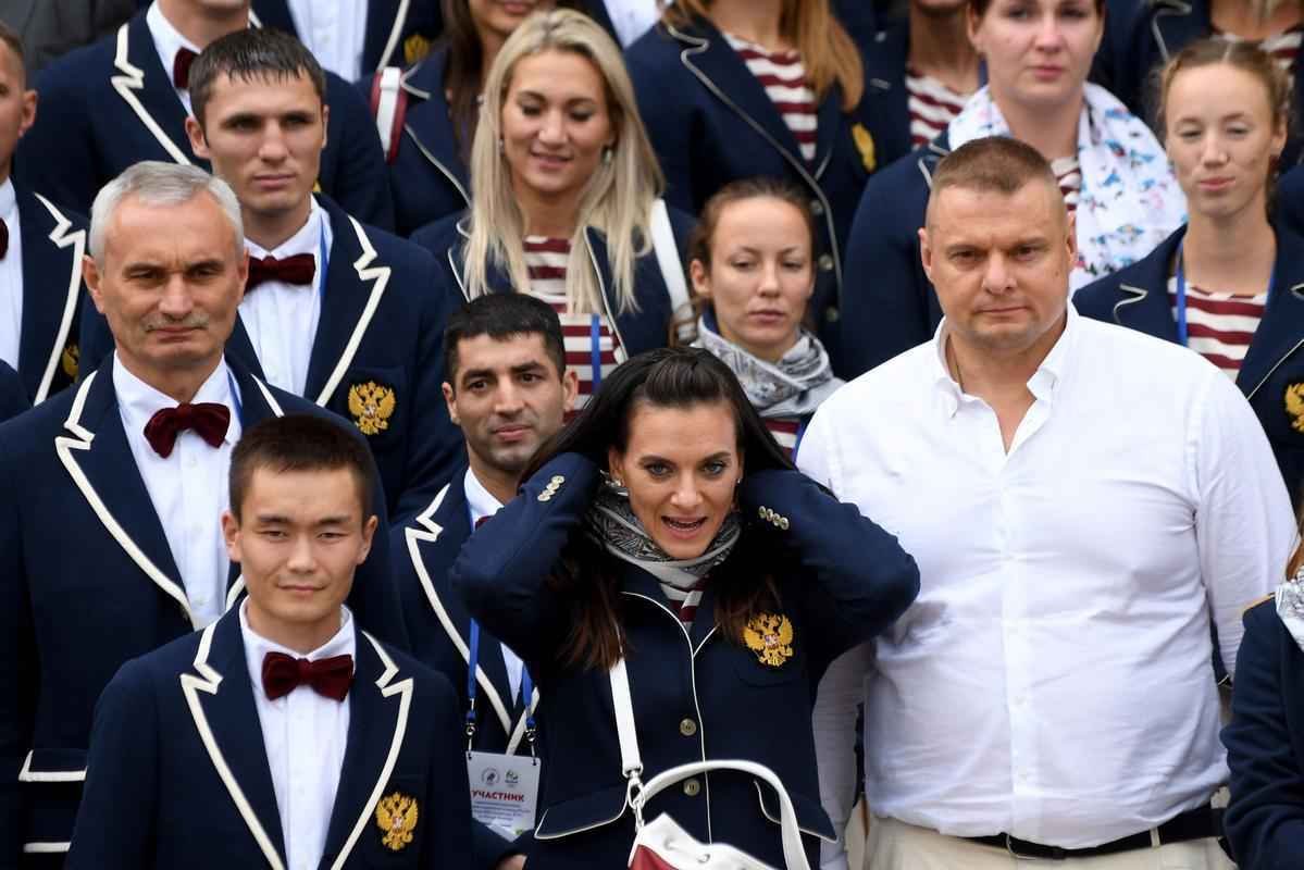 Atletas russos so recepcionados pelo presidente Vladimir Putin