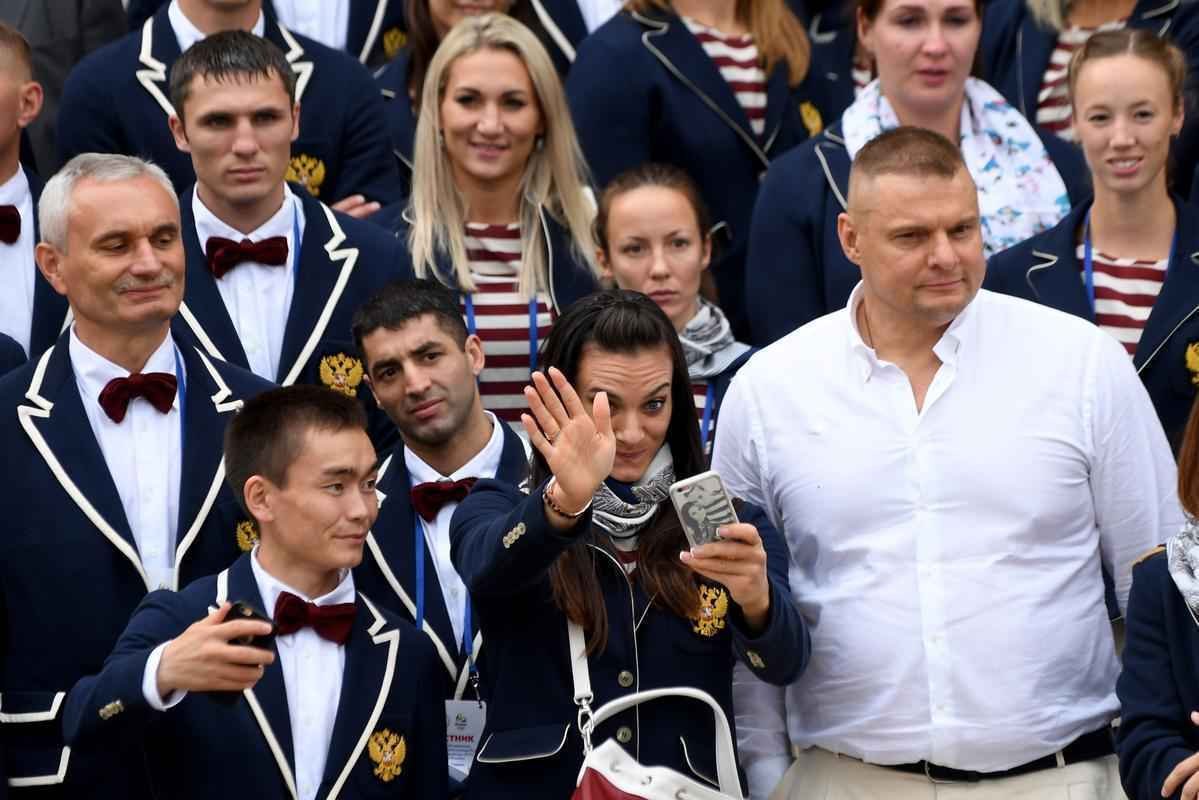 Atletas russos so recepcionados pelo presidente Vladimir Putin