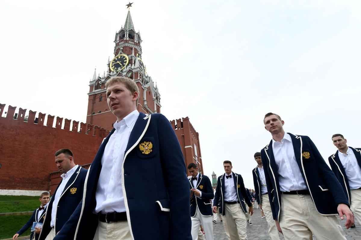 Atletas russos so recepcionados pelo presidente Vladimir Putin