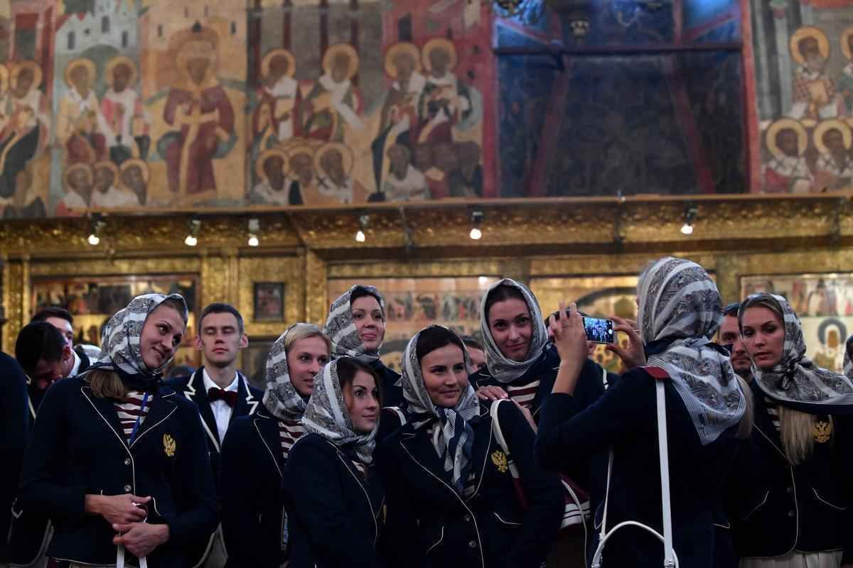 Atletas russos so recepcionados pelo presidente Vladimir Putin