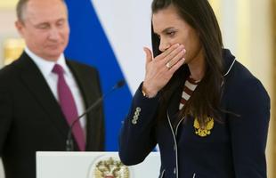 Atletas russos so recepcionados pelo presidente Vladimir Putin