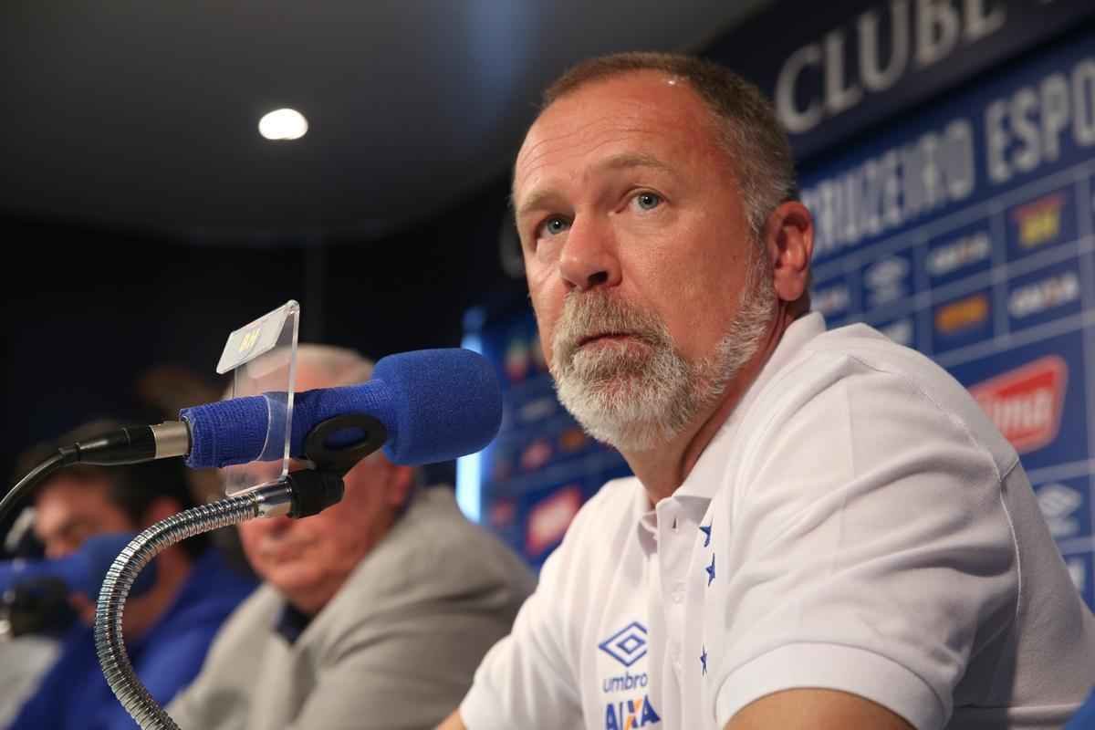 Mano Menezes celebrou retorno ao Cruzeiro e traou planos para reao do clube no Brasileiro