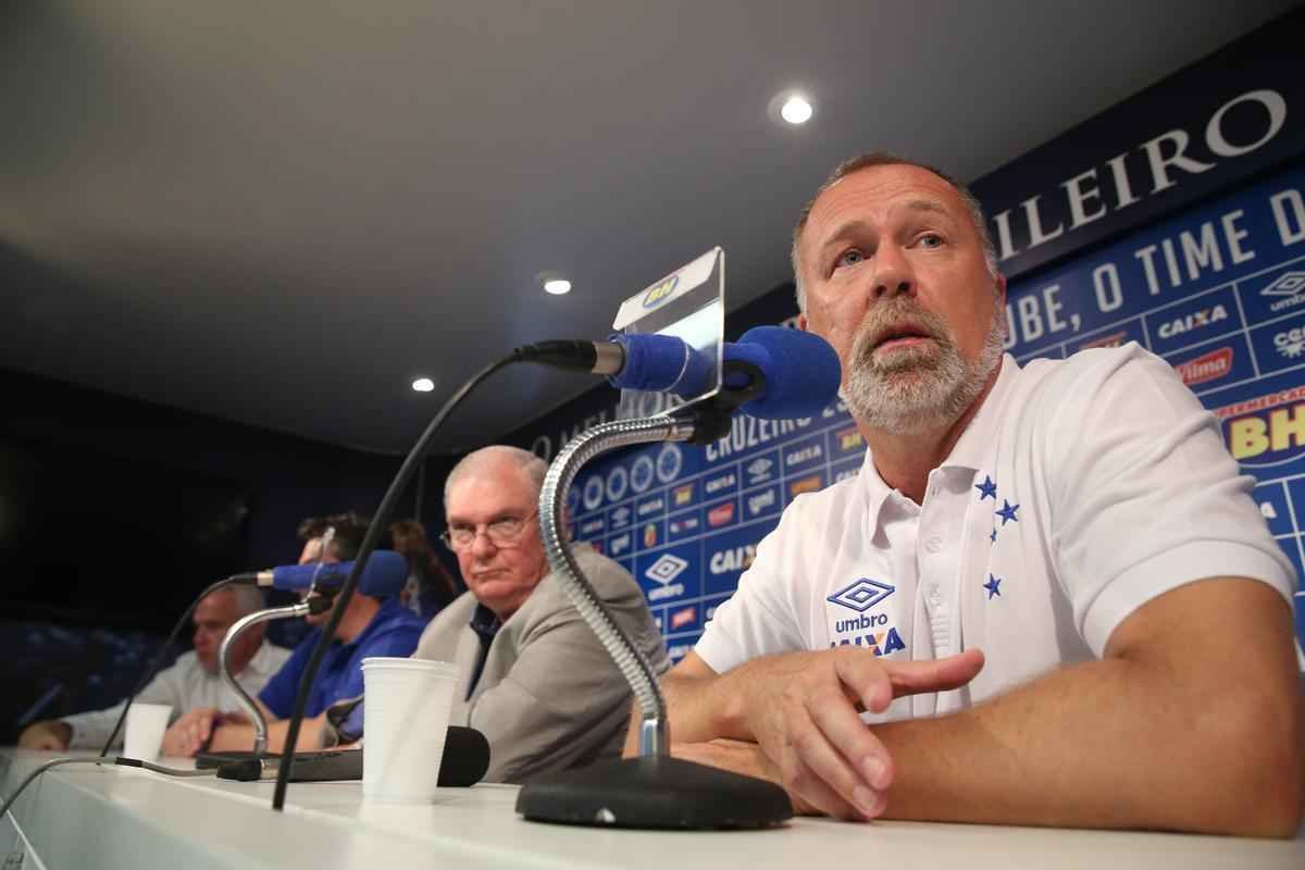 Mano Menezes celebrou retorno ao Cruzeiro e traou planos para reao do clube no Brasileiro
