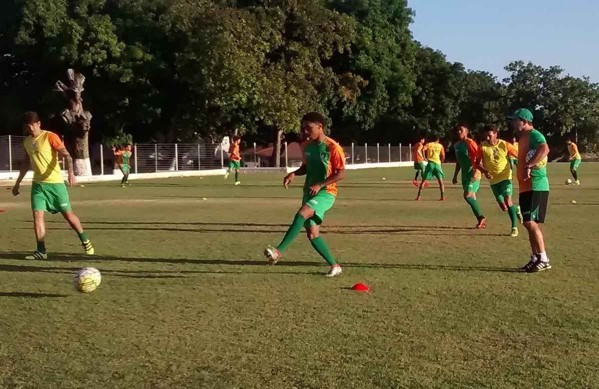 Imagens do treino do Amrica no Cear