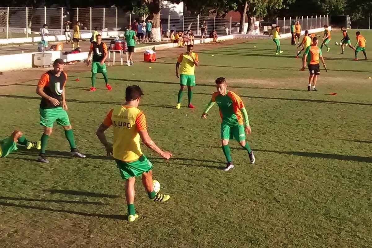 Imagens do treino do Amrica no Cear