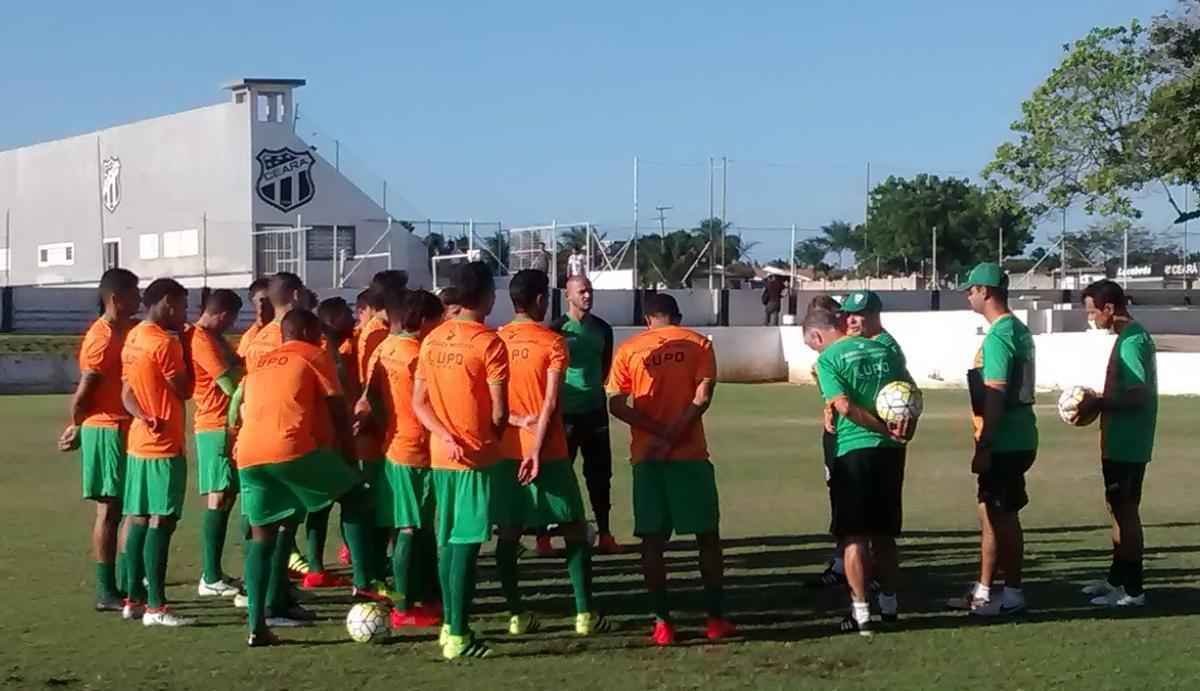 Imagens do treino do Amrica no Cear