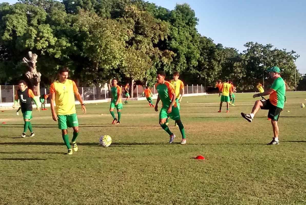 Imagens do treino do Amrica no Cear
