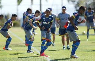 Mano Menezes comandou treino ttico em seu segundo dia no retorno ao Cruzeiro