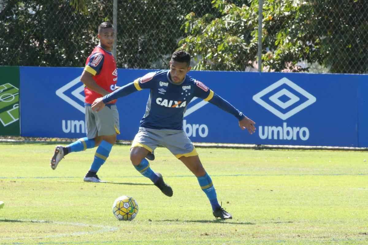 Mano Menezes comandou treino ttico em seu segundo dia no retorno ao Cruzeiro