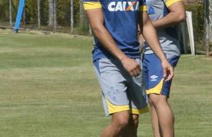 Mano Menezes comandou treino ttico em seu segundo dia no retorno ao Cruzeiro