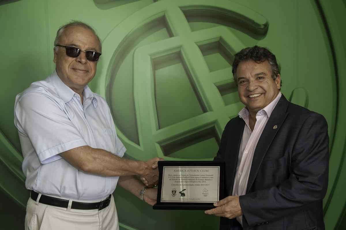 Seleo Francesa de futebol feminino treinar para estreia nos Jogos do Rio no CT do Coelho