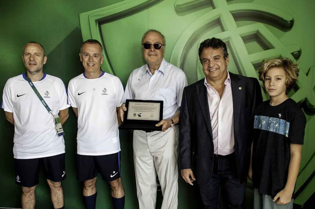 Seleo Francesa de futebol feminino treinar para estreia nos Jogos do Rio no CT do Coelho