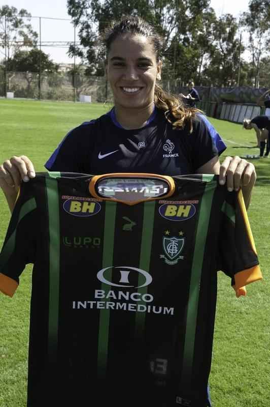 Seleo Francesa de futebol feminino treinar para estreia nos Jogos do Rio no CT do Coelho