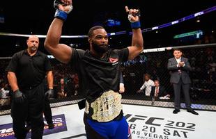 Tyron Woodley nocauteia Robbie Lawler no primeiro round no UFC 201 e conquista o cinturo