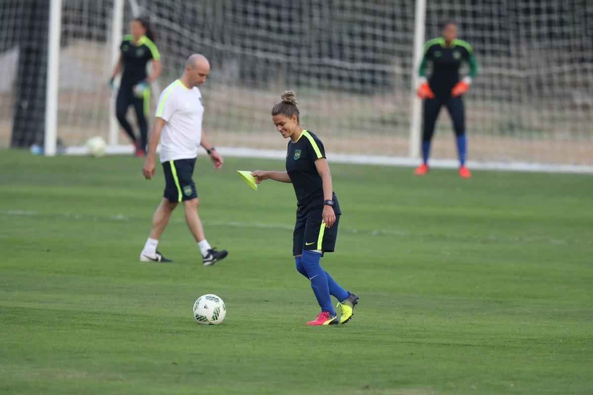 Fotos da Tamires, lateral-esquerda da Seleção Brasileira de futebol feminino  | Jogos 2016 - Superesportes