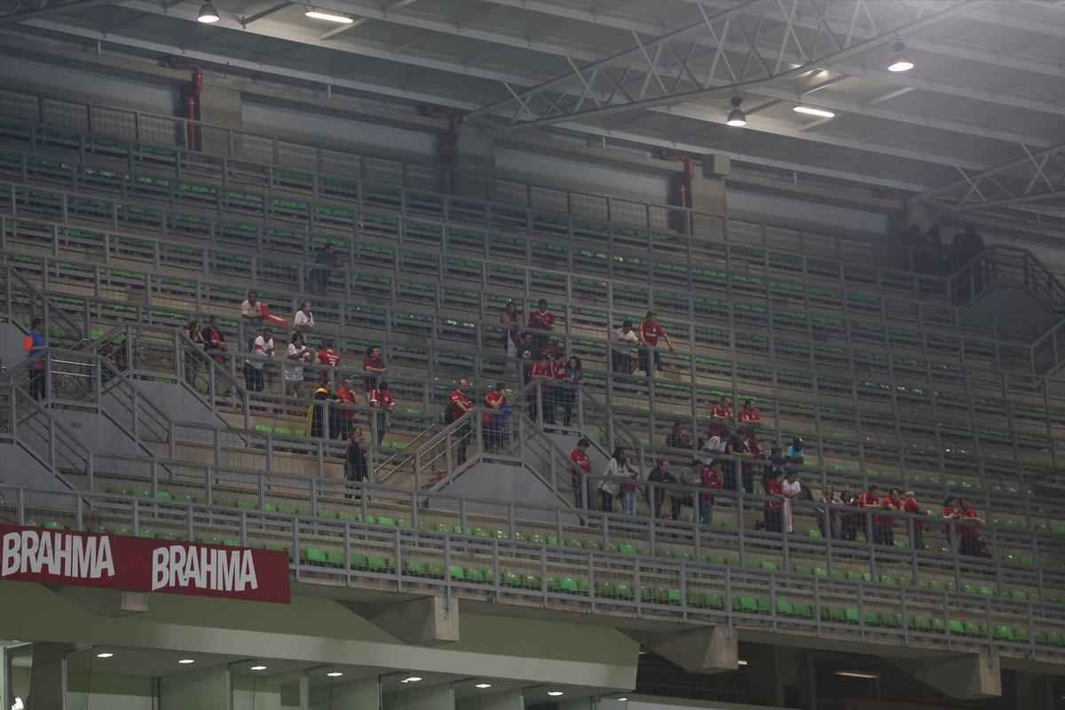 Imagens da torcida do Cruzeiro no jogo contra o Internacional