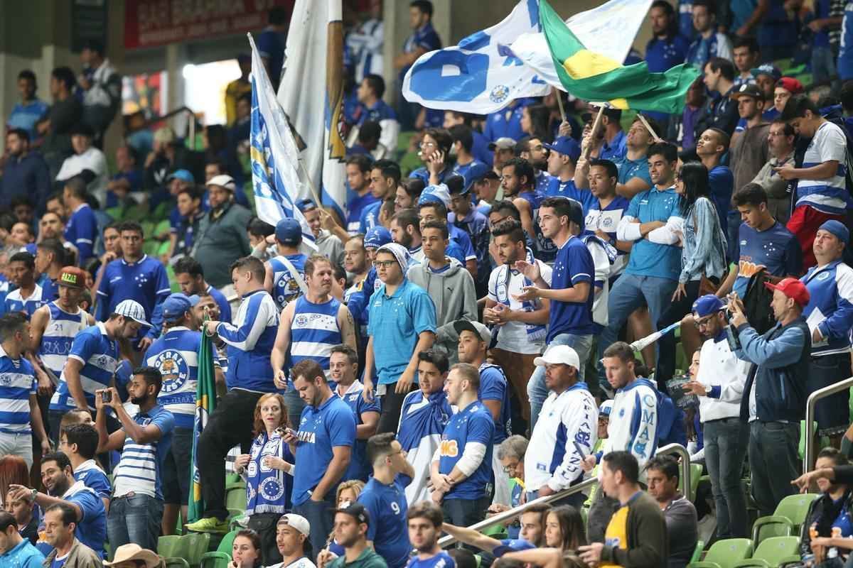 Imagens da torcida do Cruzeiro no jogo contra o Internacional