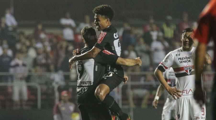 Imagens da vitria de virada do Atltico sobre o So Paulo