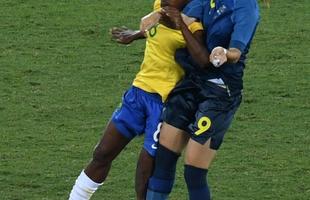 Imagens do jogo entre Brasil e Sucia, pelo Grupo E da Olimpada, no Engenho