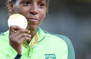 Rafaela Silva se emocionou muito no pdio, chorou e foi ovacionada pelo pblico