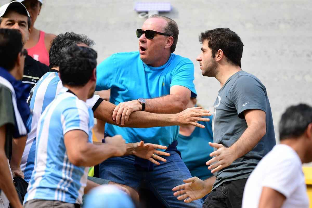 Brasileiro e argentino trocaram socos na arquibancada durante vitria de Del Potro